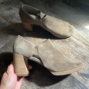Eileen Fisher block heels
